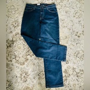 Women’s high waisted jeans NEW 🦋